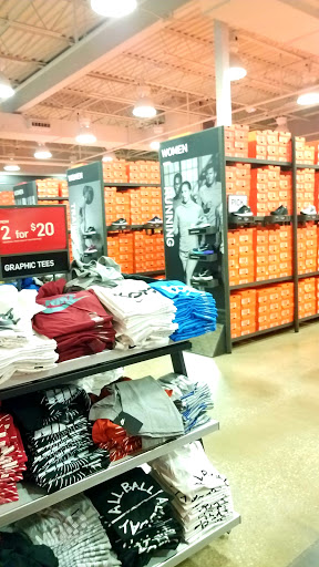 Clothing Store «Nike Factory Store», reviews and photos, 549 South Chillicothe Road #320, Aurora, OH 44202, USA