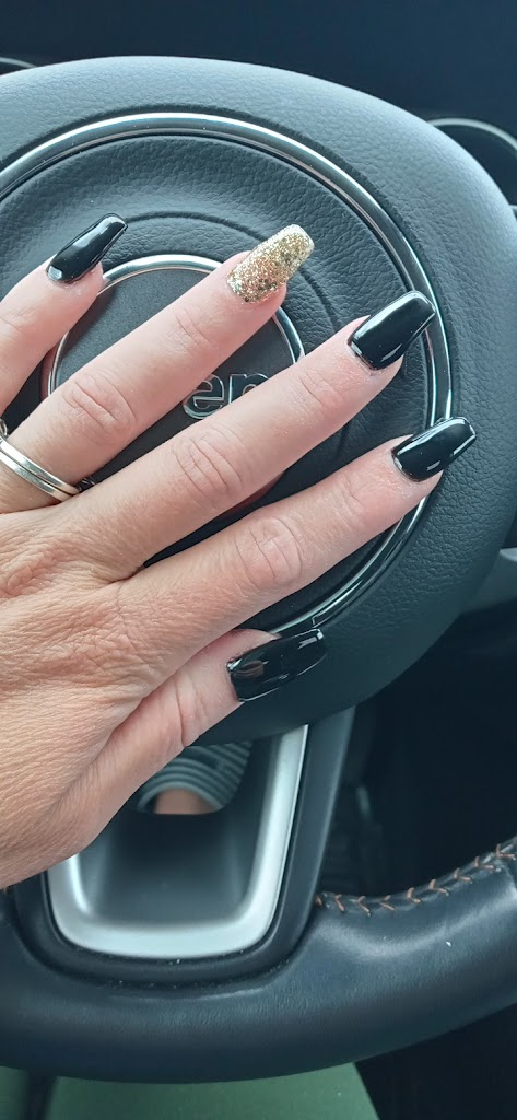 Kenmae Hair & Nails 17404