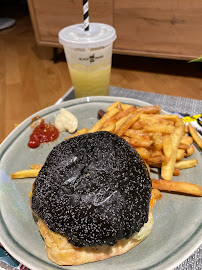 Plats et boissons du Restaurant de hamburgers Black & White Burger Vichy - n°19