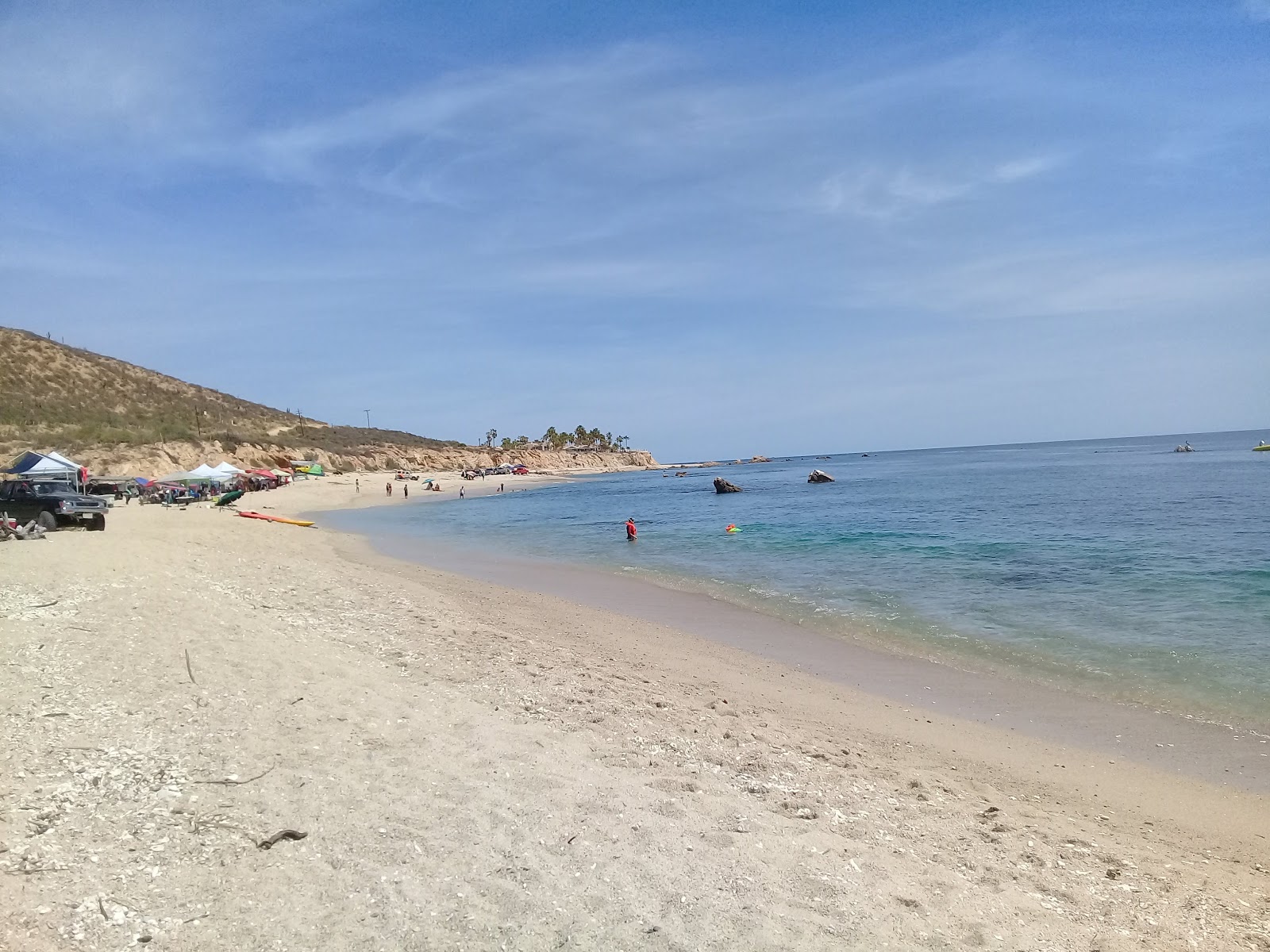 Fotografie cu Punta Pescadero Beach cu o suprafață de apa pură turcoaz