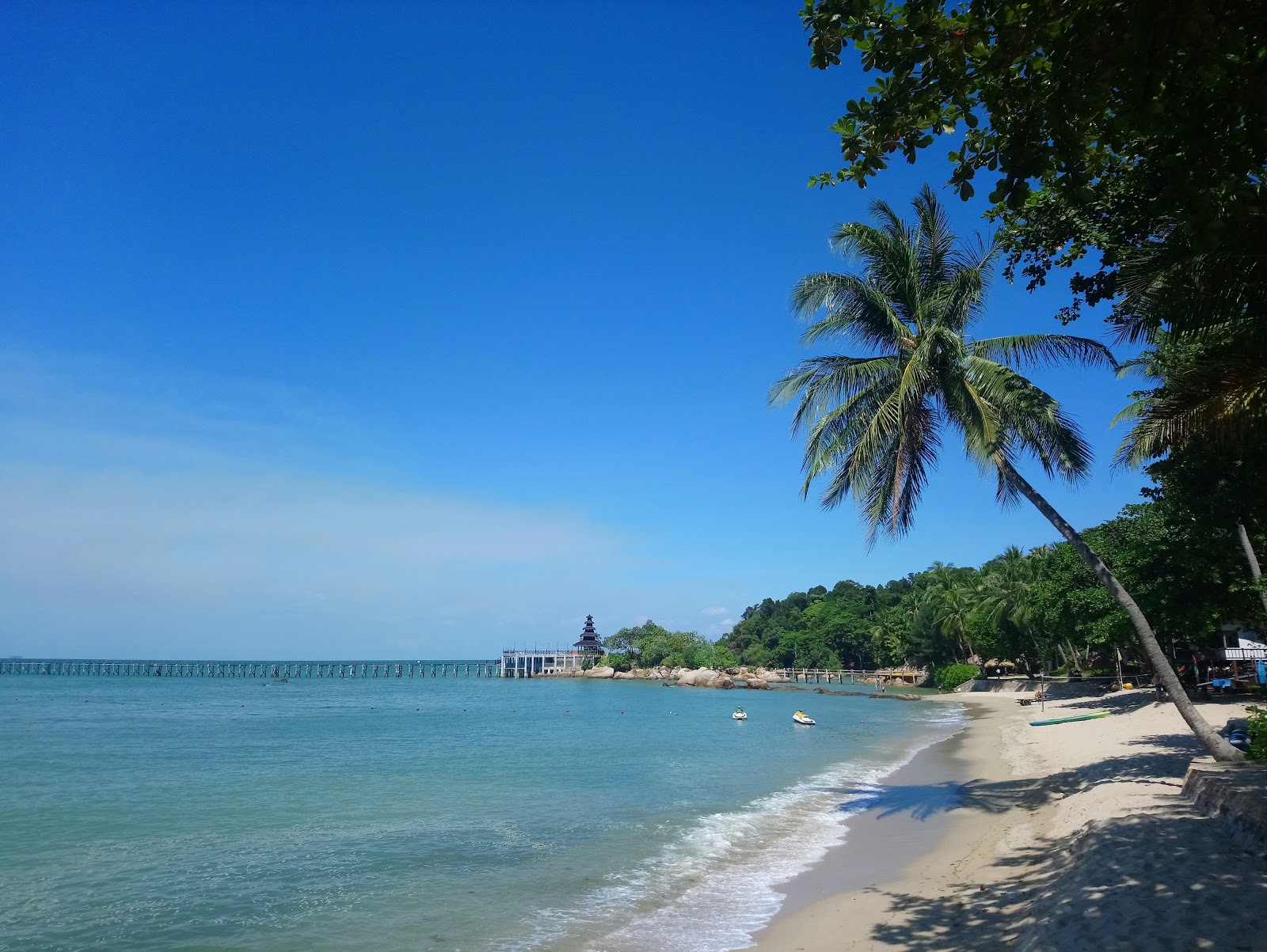 Turi Beach的照片 带有碧绿色纯水表面