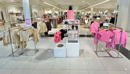 Clothing Store «Forever 21», reviews and photos, 211 W Farms Mall, Farmington, CT 06032, USA