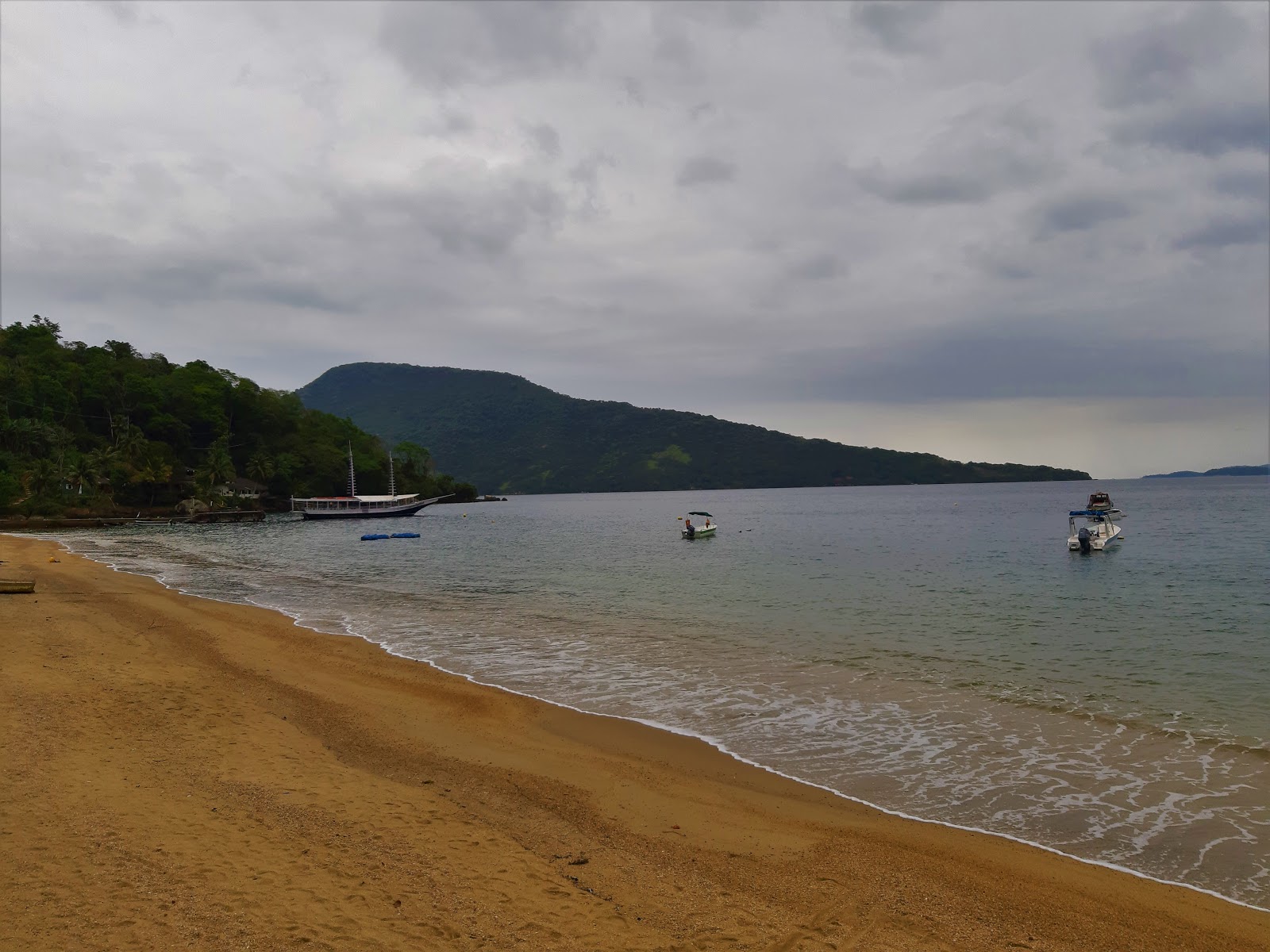Marinheiro Beach的照片 带有碧绿色纯水表面