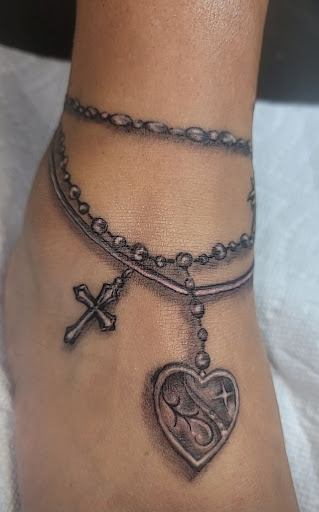 Explore hearts tattoo ideas, creative tattoo ideas in Lawrenceburg, available at Yellow Rose Tattoo