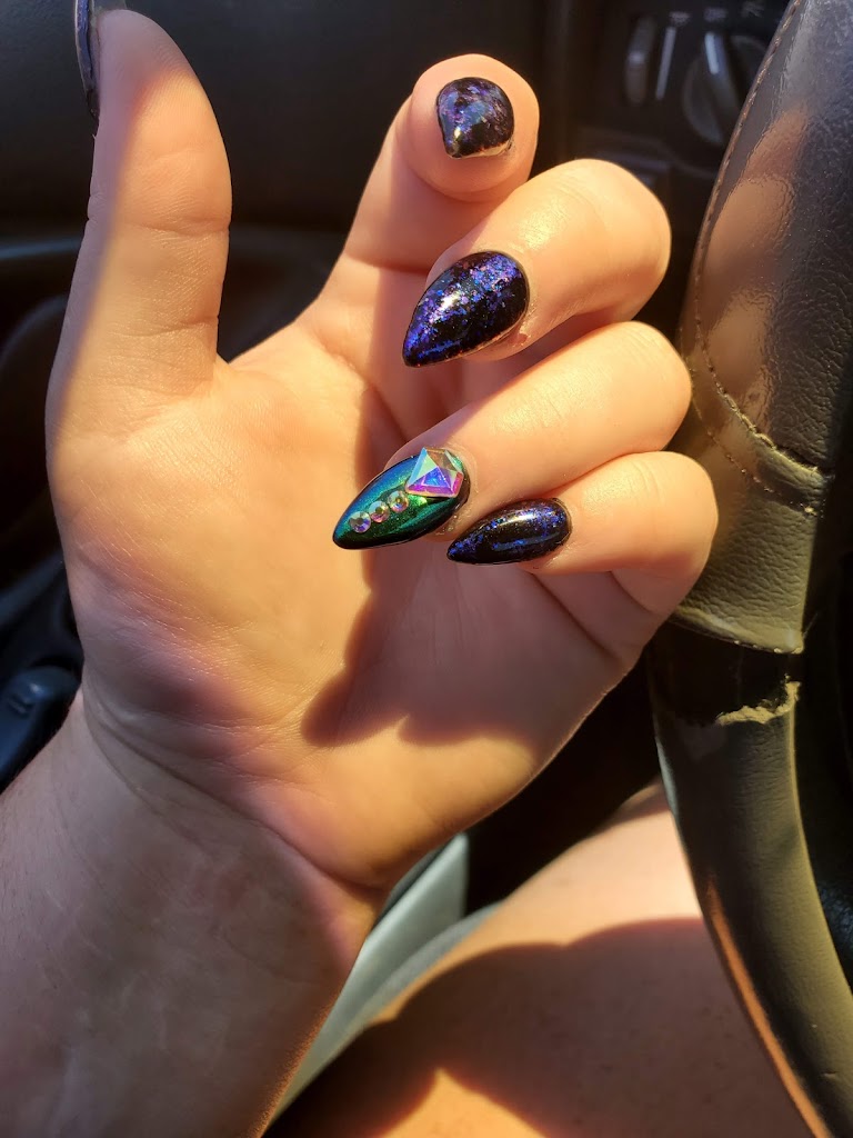 T & V Nails 35044