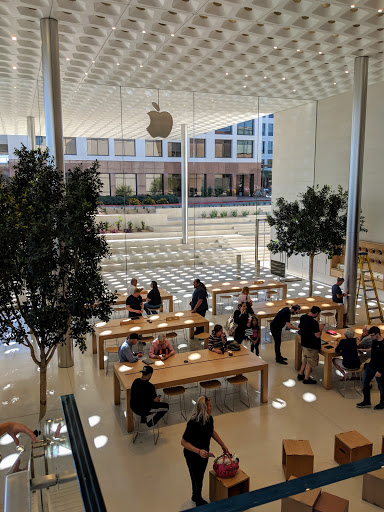 Computer Store «Apple Biltmore», reviews and photos, 2502 E Camelback Rd, Phoenix, AZ 85016, USA