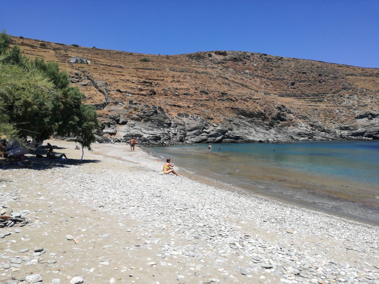 Antonides beach'in fotoğrafı küçük koy ile birlikte