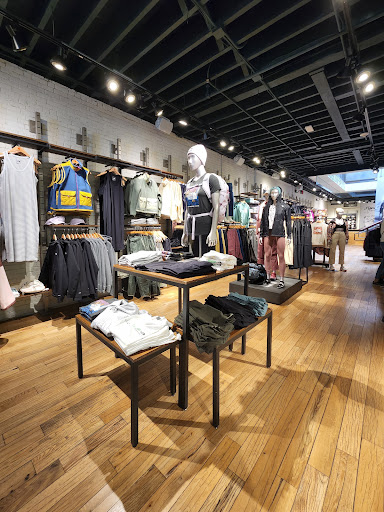 Clothing Store «The North Face», reviews and photos, 326 Newbury St, Boston, MA 02115, USA