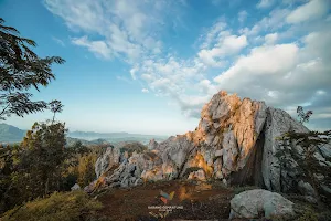 Karanggemantung Stone Park image