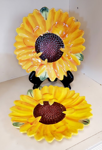 Thrift Store «Beverly Bootstraps Thrift Shop», reviews and photos, 198 Rantoul St, Beverly, MA 01915, USA