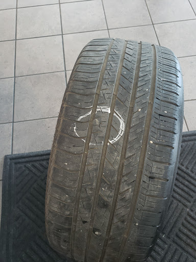 Tire Shop «Discount Tire Store - Urbandale, IA», reviews and photos, 4300 Merle Hay Rd, Des Moines, IA 50310, USA