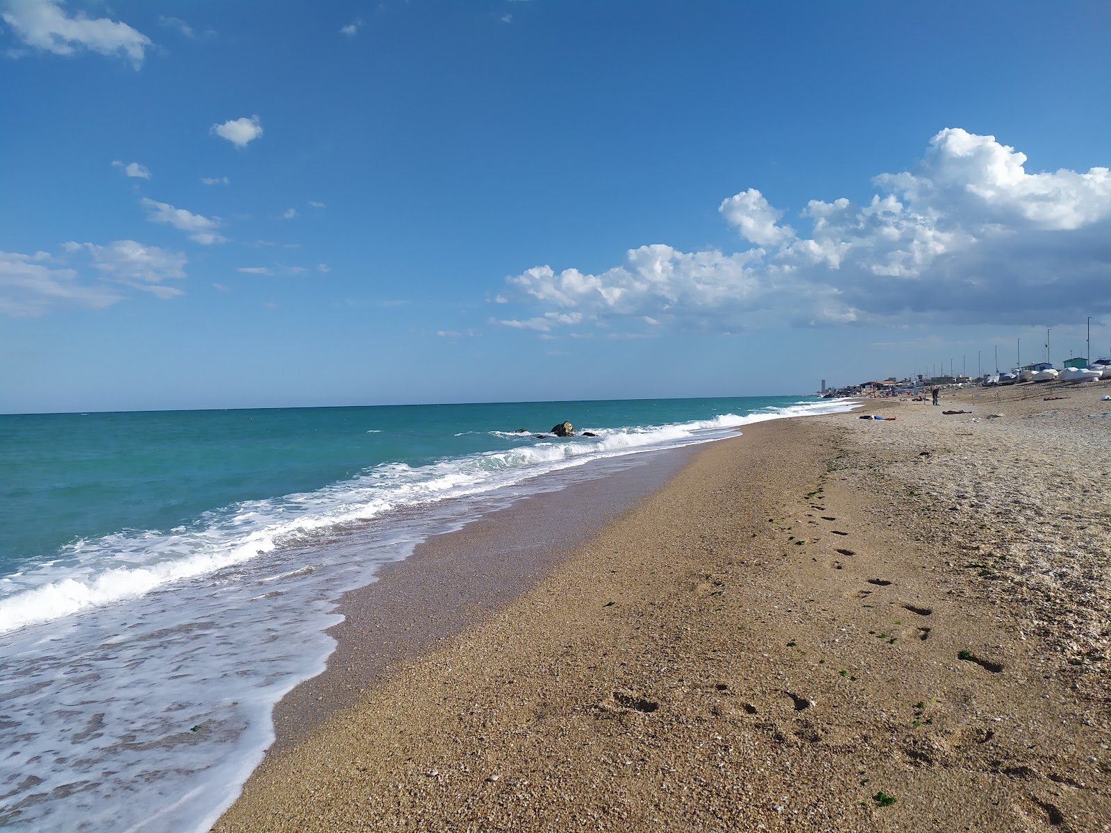 Foto de Spiaggia dei Scossicci área de complejo turístico de playa