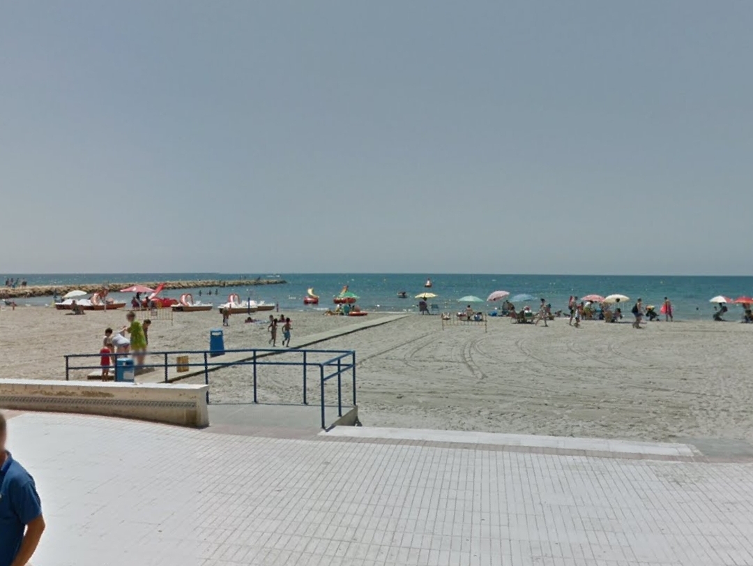Beach Santa Pola 2'in fotoğrafı - rahatlamayı sevenler arasında popüler bir yer