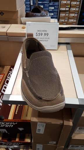 Shoe Store «DSW Designer Shoe Warehouse», reviews and photos, 520 E Waterfront Dr, Homestead, PA 15120, USA