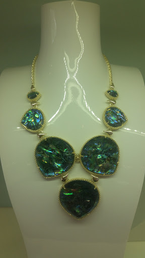 Jewelry Store «Kendra Scott», reviews and photos, 3800 N Lamar Blvd, Austin, TX 78756, USA