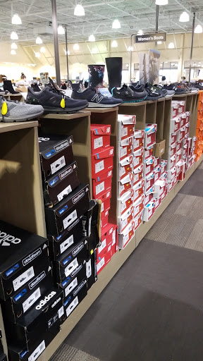 Shoe Store «DSW Designer Shoe Warehouse», reviews and photos, 4741 Ashford Dunwoody Rd, Dunwoody, GA 30338, USA