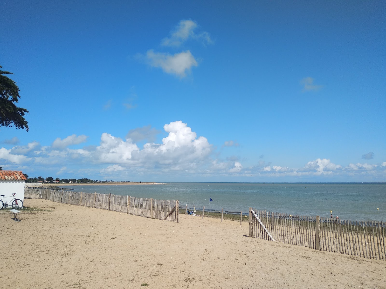 La-Bree-les-Bains beach'in fotoğrafı ve yerleşim