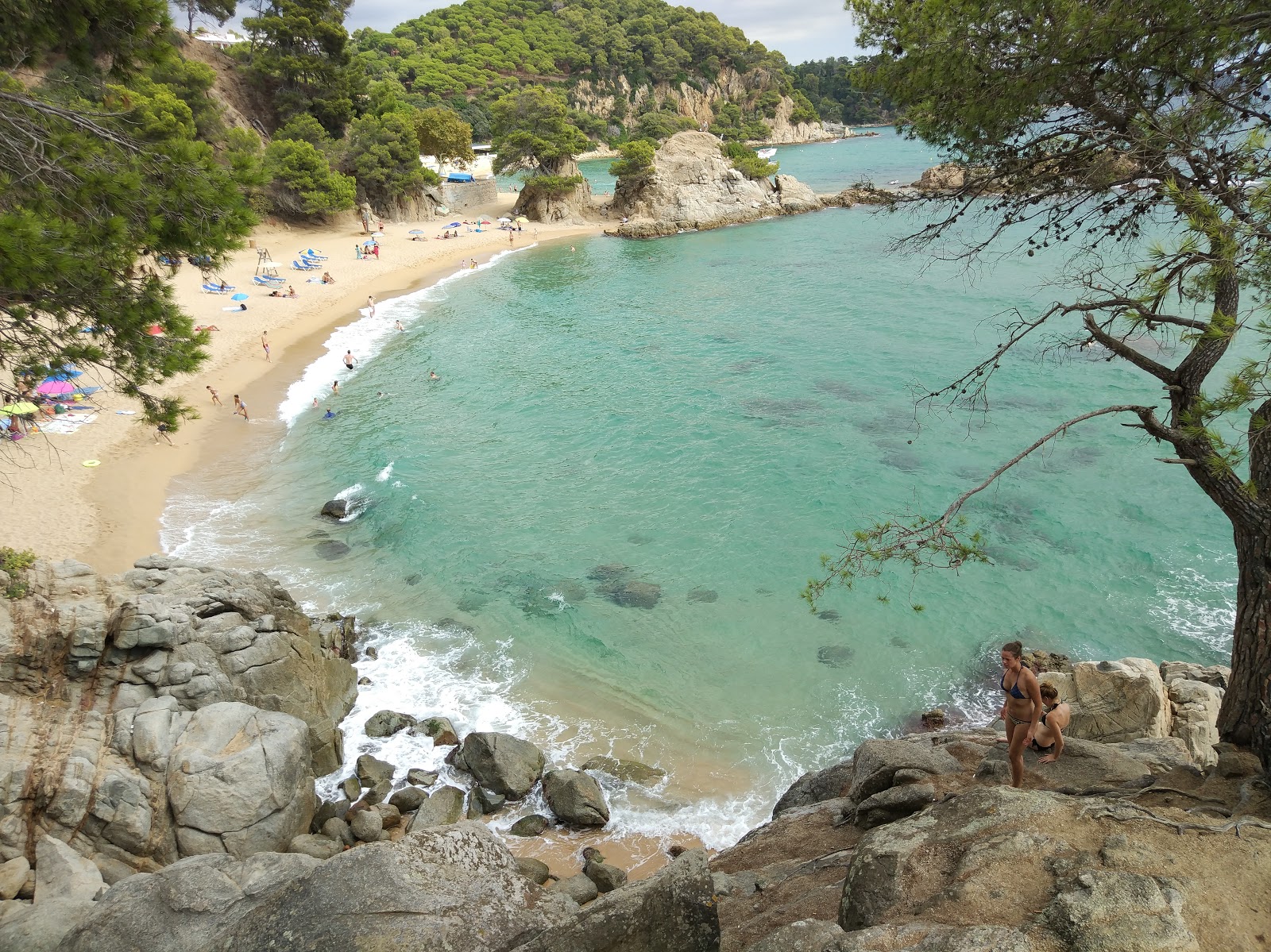 Φωτογραφία του Παραλία Cala Treumal με επίπεδο καθαριότητας πολύ καθαρό