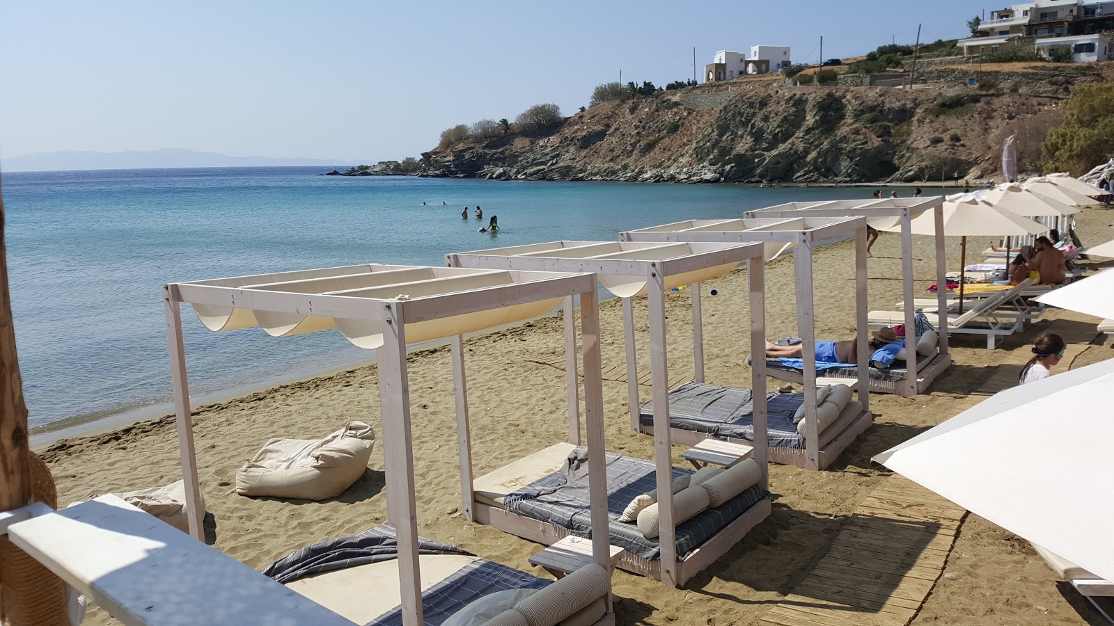 Photo de Plage d'Agios Romanos - recommandé pour les voyageurs en famille avec des enfants