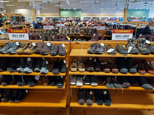 Clothing Store «L.L. Bean Outlet», reviews and photos, 2421 Cranberry Hwy, Wareham, MA 02571, USA