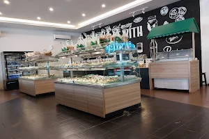 Parsley Bakery & Resto Jakal image