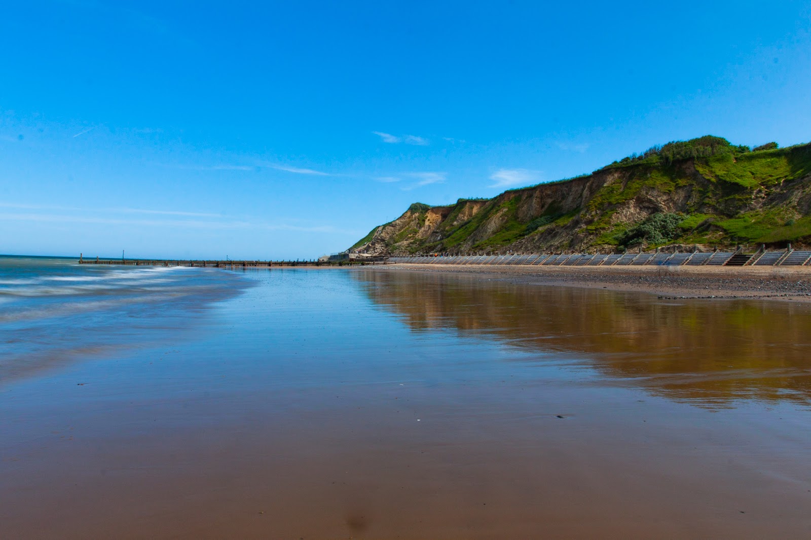 Foto van Overstrand Strand met helder zand oppervlakte