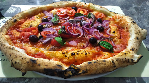 Magnammece na pizza in Latina, Provincia di Latina