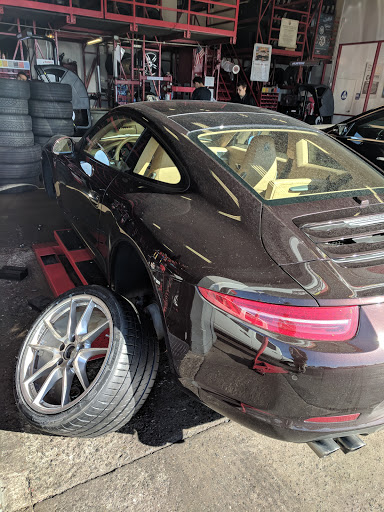 Tire Shop «Discount Tire Store - San Diego, CA», reviews and photos, 5860 Miramar Rd, San Diego, CA 92121, USA