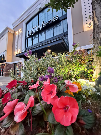 Shoe Store «DSW Designer Shoe Warehouse», reviews and photos, 17100 Southcenter Pkwy, Tukwila, WA 98188, USA