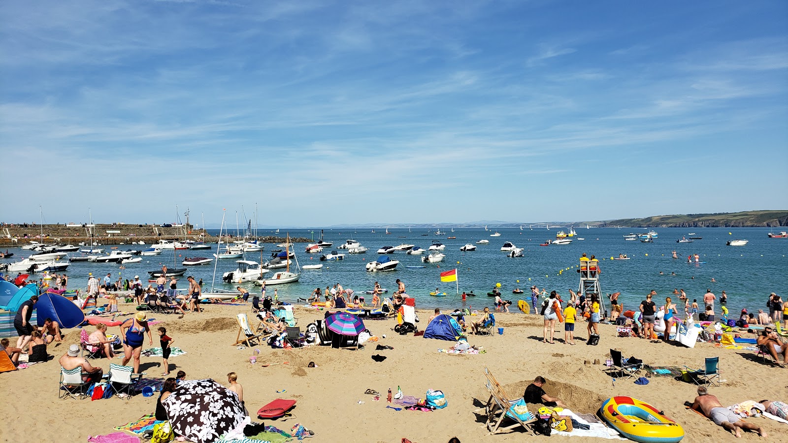 Foto di New Quay beach con baia piccola
