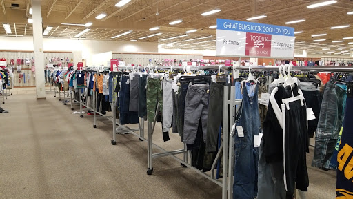 Clothing Store «Burlington Coat Factory», reviews and photos, 510 Howe Ave, Cuyahoga Falls, OH 44221, USA