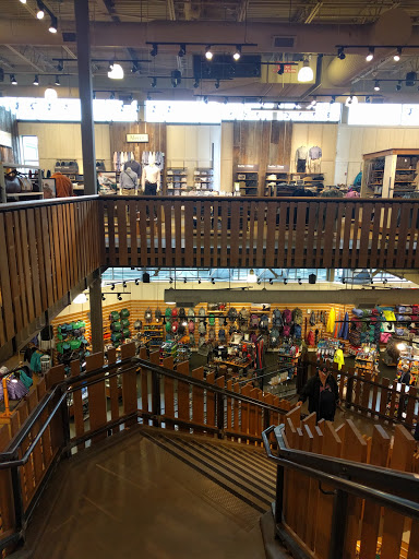 Clothing Store «L.L. Bean», reviews and photos, 340 Legacy Pl, Dedham, MA 02026, USA
