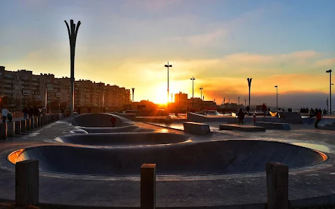 Calais Beach Skatepark image