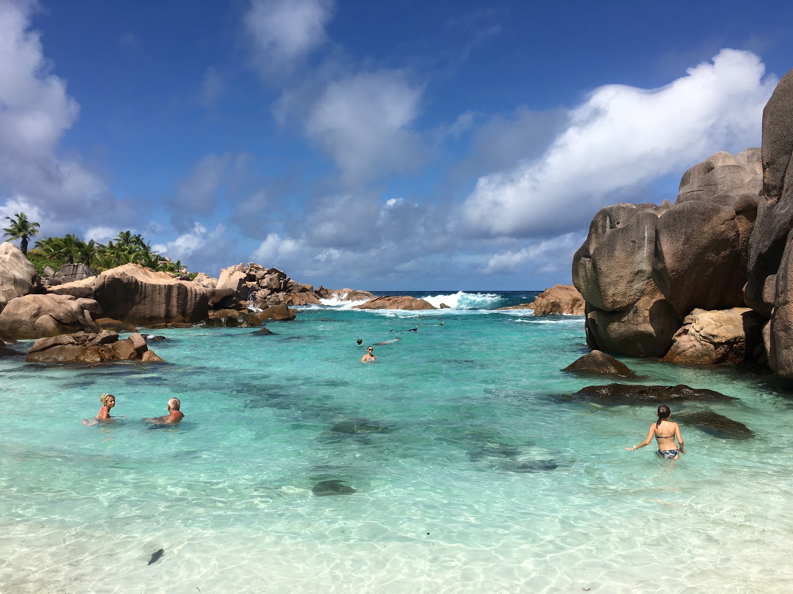 Foto von Anse Cocos Strand mit geräumige bucht