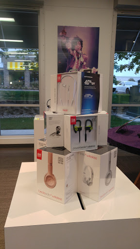 Cell Phone Store «AT&T», reviews and photos, 590 Prairie Center Dr, Eden Prairie, MN 55344, USA