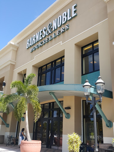 Book Store «Barnes & Noble Booksellers Boca Raton», reviews and photos, 1400 Glades Rd, Boca Raton, FL 33431, USA
