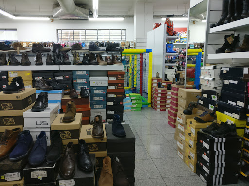 Lojas para comprar sapatos callaghan Oporto