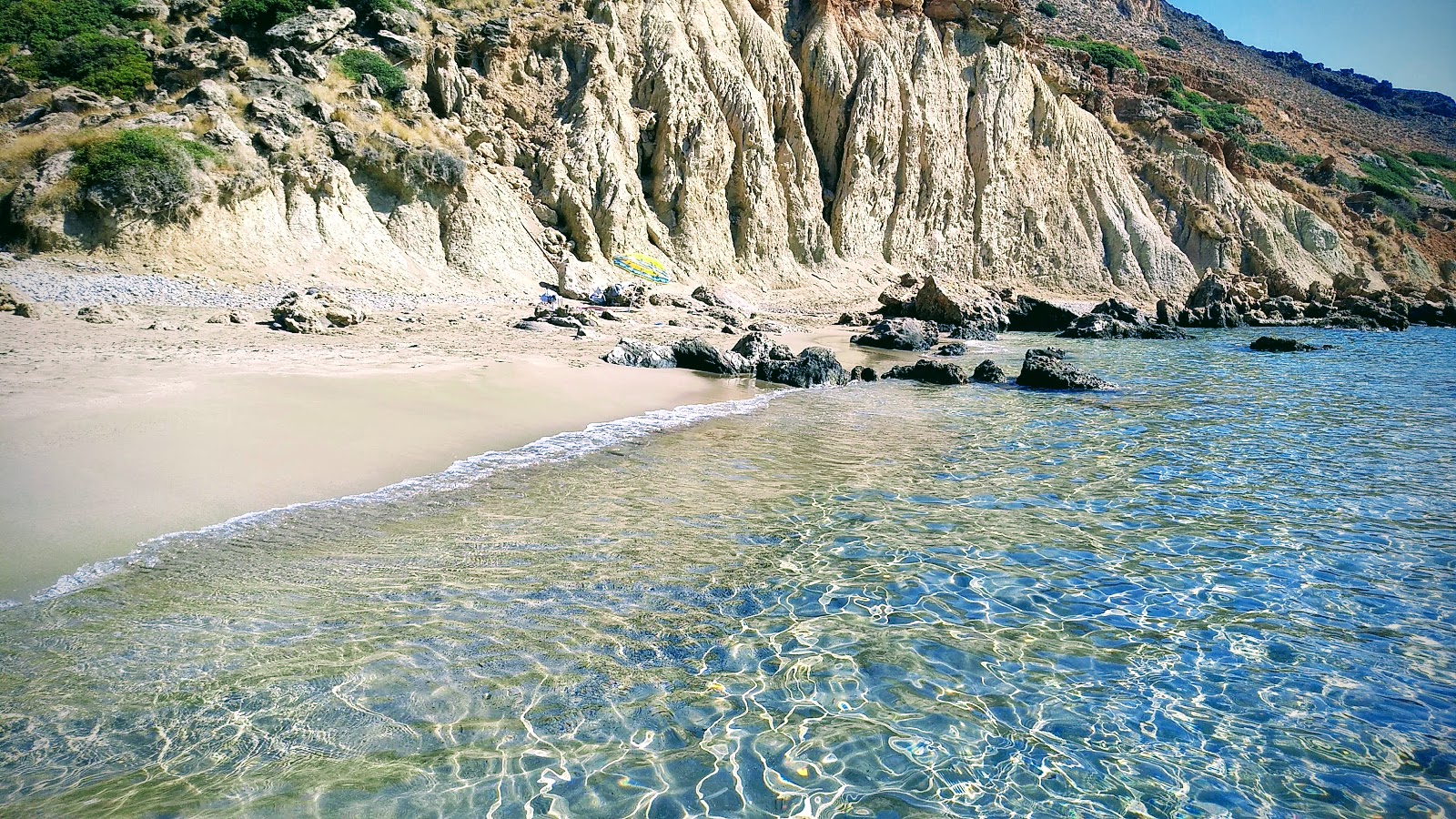 Foto von Ammoudi beach befindet sich in natürlicher umgebung