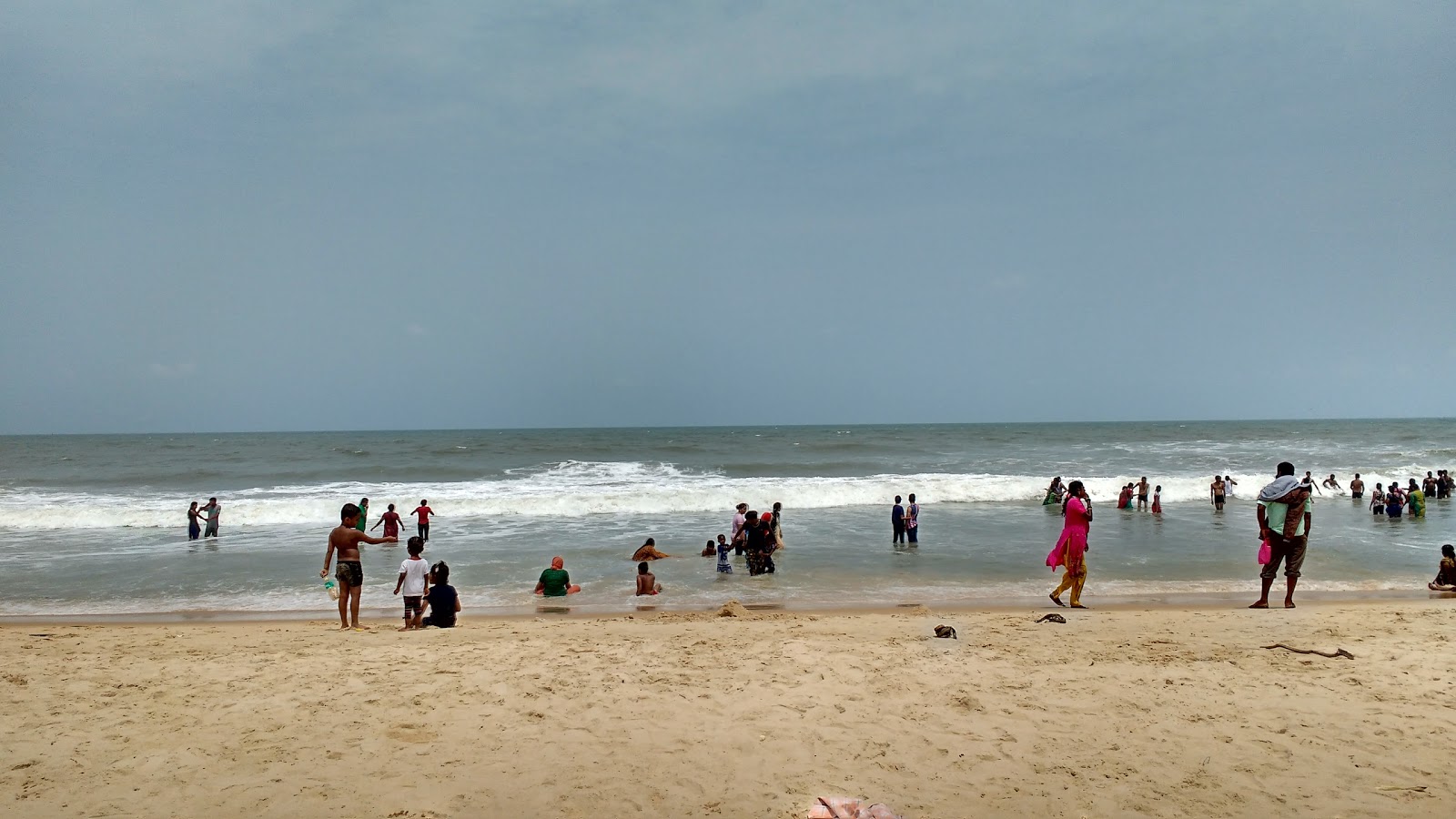 Foto de Panambur Beach con recta y larga