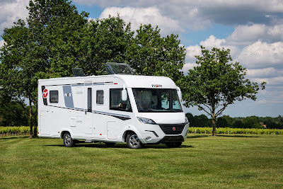 AVIS explore Paris : Location de camping-cars et vans aménagés / Motorhome rental à Rueil-Malmaison