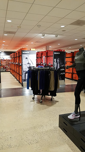 Clothing Store «Nike Factory Store», reviews and photos, 603 Stanley K Tanger Dr, Lancaster, PA 17602, USA