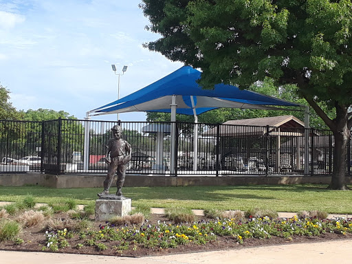 Recreation Center «Lee Park Recreation Center», reviews and photos, 3000 Pamela Dr, Irving, TX 75062, USA