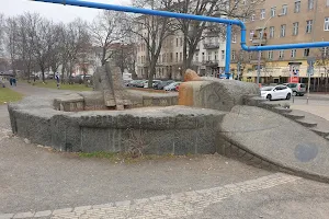 Drachenbrunnen image
