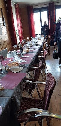 Atmosphère du Restaurant français Restaurant Le Saint Rémens pere et fils à Saint-Maurice-de-Rémens - n°4