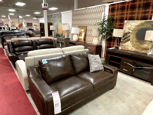 Outlet Store «Rooms To Go Outlet Furniture Store - Clearwater», reviews and photos, 21411 US-19, Clearwater, FL 33759, USA
