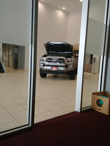 Car Dealer «Colonial Toyota», reviews and photos, 550 George Washington Hwy, Smithfield, RI 02917, USA