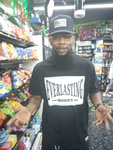 Tobacco Shop «The Hub Smoke Shop 2», reviews and photos, 4027 N Oak Trafficway, Kansas City, MO 64116, USA