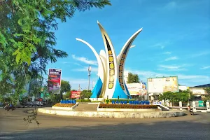 Tugu Simpang Lima image