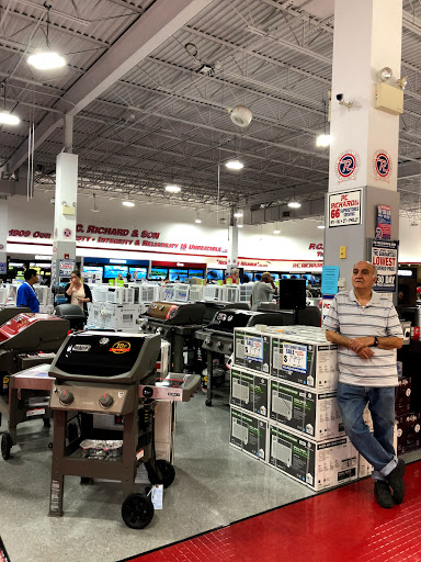 Appliance Store «P.C. Richard & Son», reviews and photos, 2323 Central Park Ave, Yonkers, NY 10710, USA