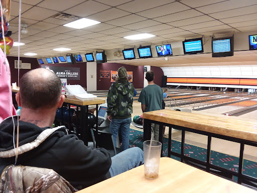 Bowling Alley «The Hardwoods Bowling and Banquet Center», reviews and photos, 1091 E Center St, Ithaca, MI 48847, USA